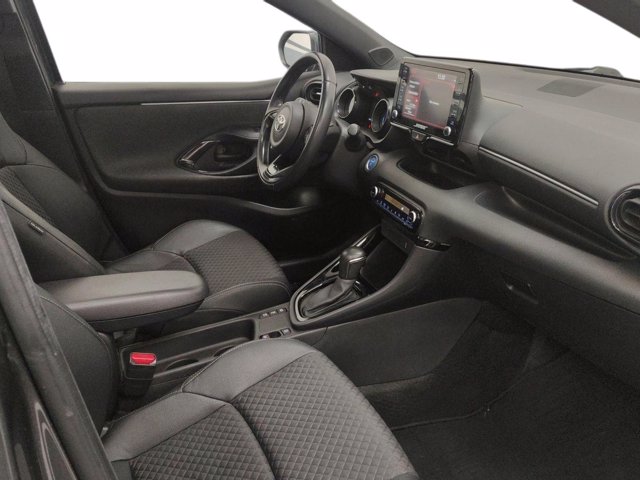 TOYOTA Yaris 1.5h lounge