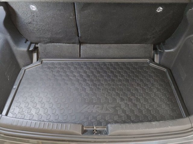 TOYOTA Yaris 1.5h lounge