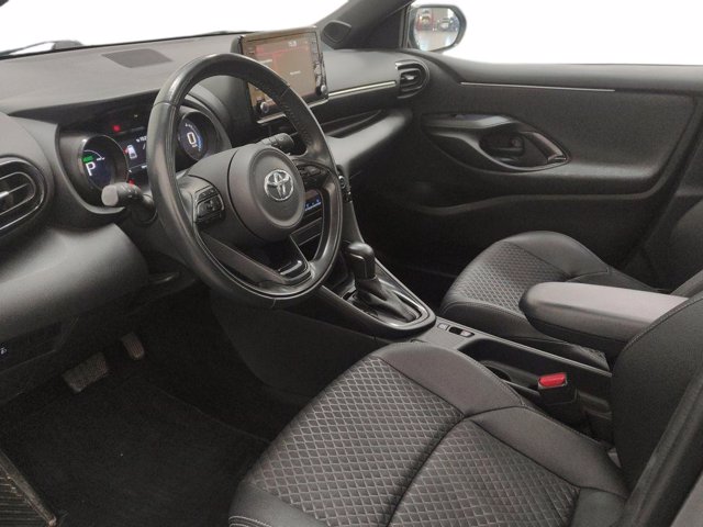 TOYOTA Yaris 1.5h lounge