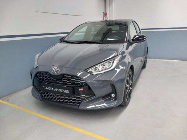 TOYOTA Yaris 1.5h 130 gr sport