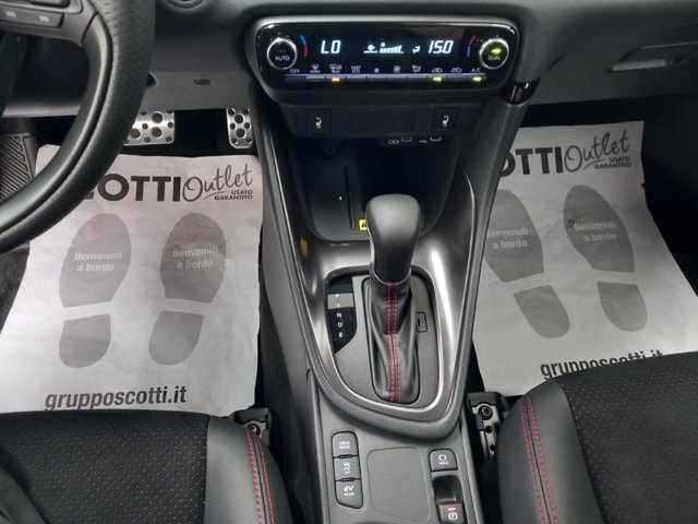 TOYOTA Yaris 1.5h 130 gr sport