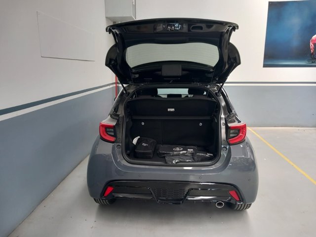 TOYOTA Yaris 1.5h 130 gr sport