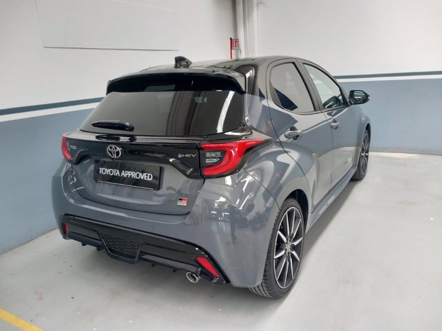 TOYOTA Yaris 1.5h 130 gr sport