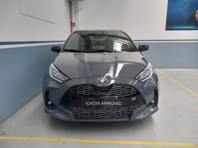 TOYOTA Yaris 1.5h 130 gr sport