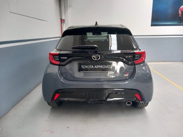 TOYOTA Yaris 1.5h 130 gr sport