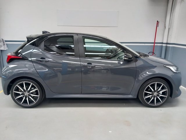TOYOTA Yaris 1.5h 130 gr sport