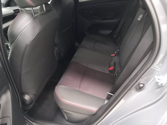 TOYOTA Yaris 1.5h 130 gr sport