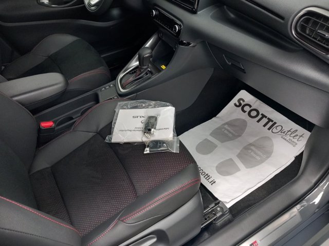 TOYOTA Yaris 1.5h 130 gr sport