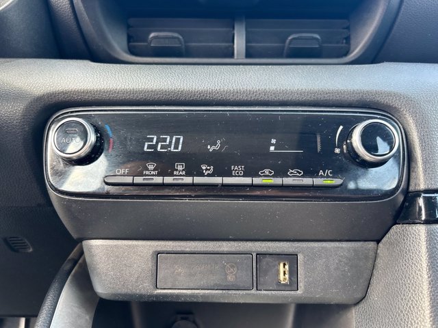 TOYOTA Yaris 1.5h active