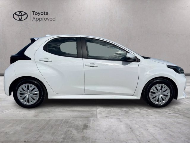 TOYOTA Yaris 1.5h active