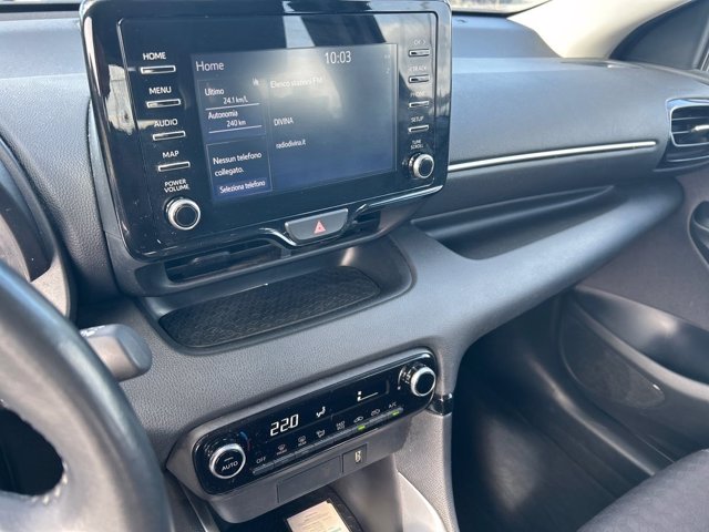 TOYOTA Yaris 1.5h active