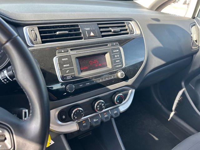 KIA Rio 5p 1.2 cvvt active e6