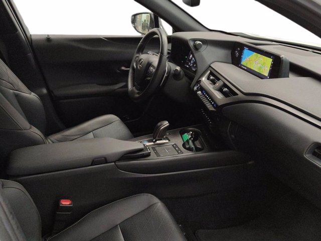 LEXUS Ux 300e luxury