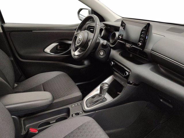 TOYOTA Yaris 1.5h trend