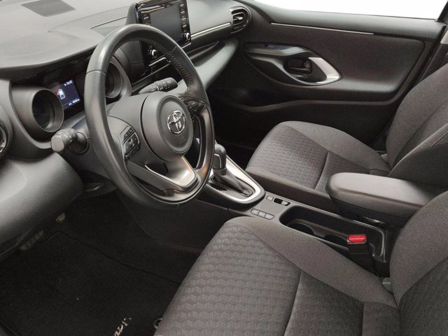 TOYOTA Yaris 1.5h trend