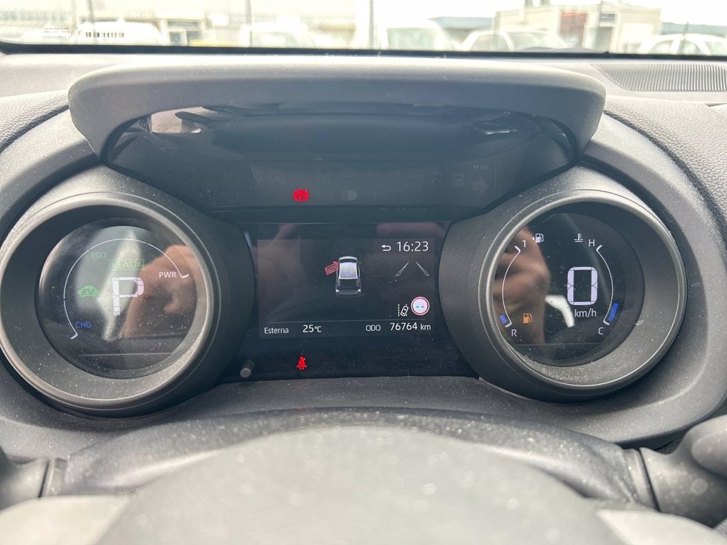 TOYOTA Yaris 1.5h trend