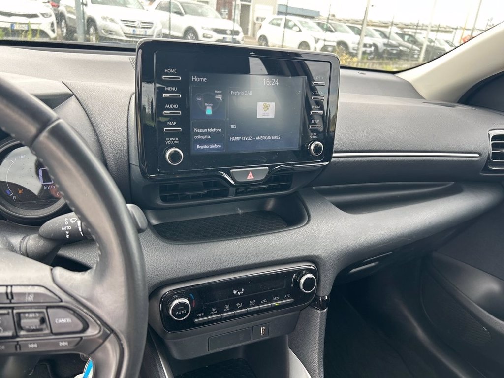 TOYOTA Yaris 1.5h trend