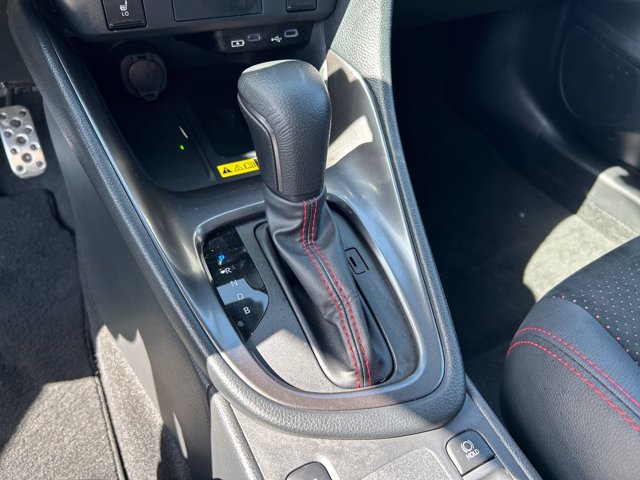 TOYOTA Yaris 1.5h 130 gr sport