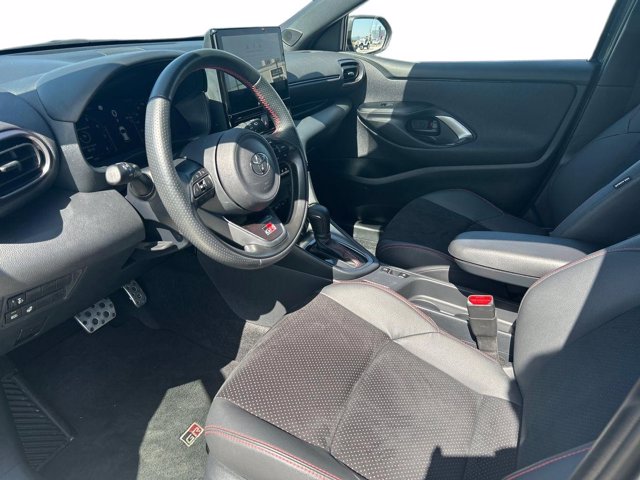 TOYOTA Yaris 1.5h 130 gr sport