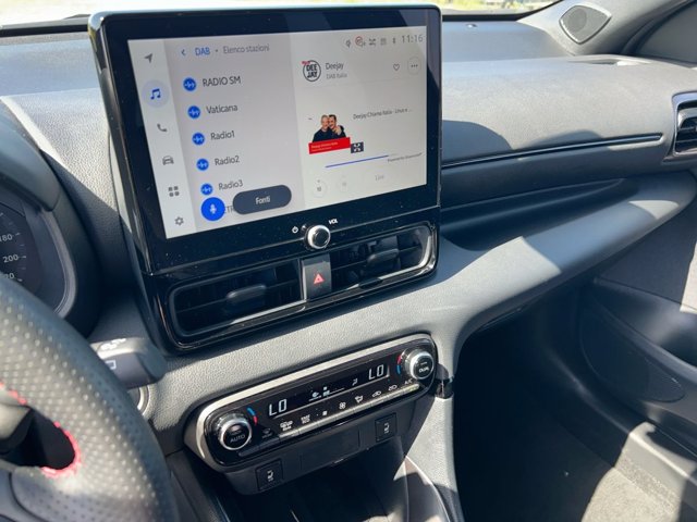TOYOTA Yaris 1.5h 130 gr sport