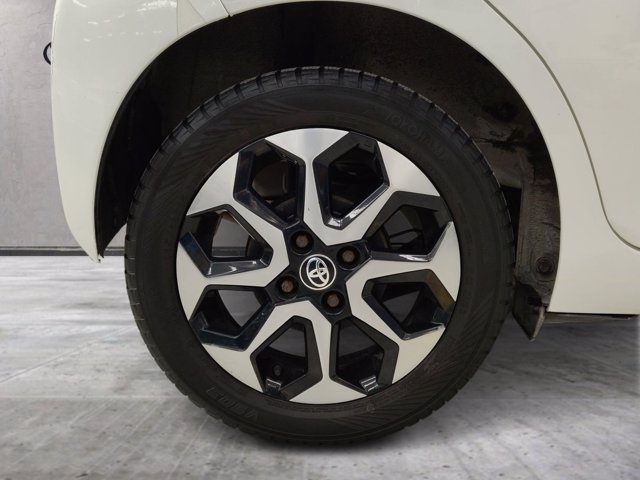 TOYOTA Aygo 5p 1.0 x-play m-mt 72cv