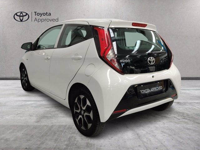 TOYOTA Aygo 5p 1.0 x-play m-mt 72cv