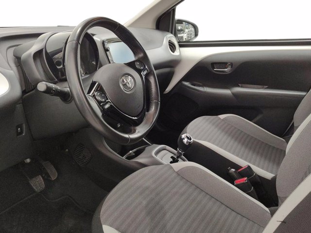 TOYOTA Aygo 5p 1.0 x-play m-mt 72cv