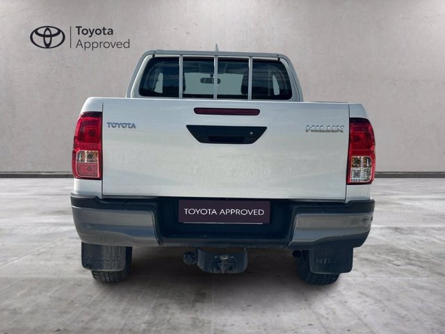 TOYOTA Hilux 2.4 d-4d c&c 4x2 active