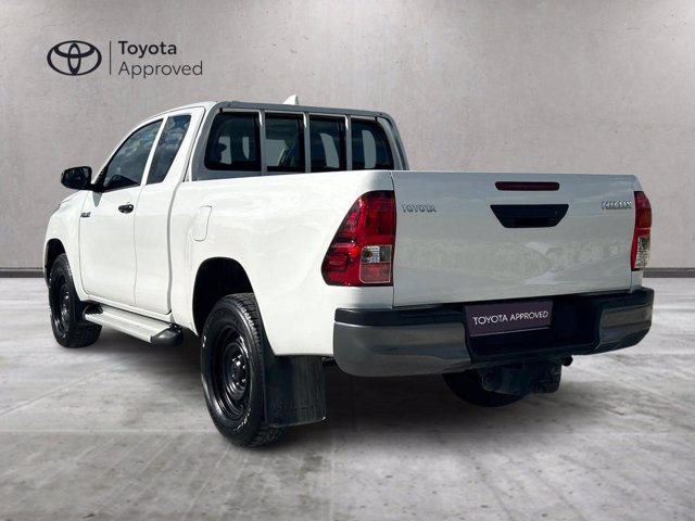 TOYOTA Hilux 2.4 d-4d c&c 4x2 active