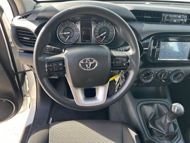 TOYOTA Hilux 2.4 d-4d c&c 4x2 active