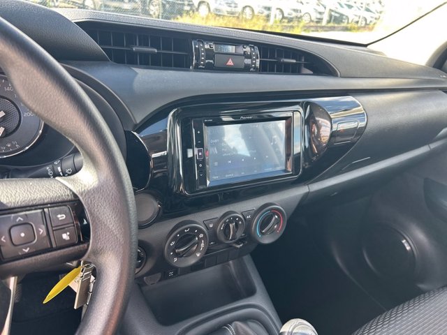 TOYOTA Hilux 2.4 d-4d c&c 4x2 active