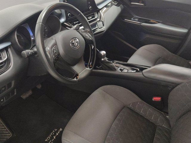 TOYOTA C-HR 1.8 Hybrid E-CVT Trend