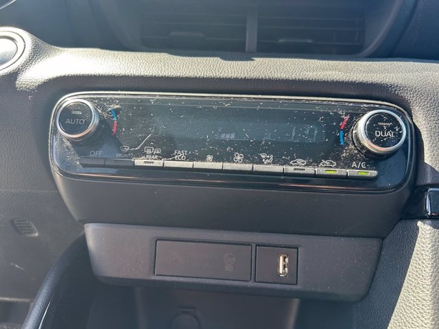 TOYOTA Yaris 1.5h lounge