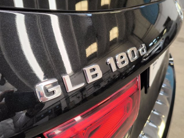 MERCEDES Glb 180 d premium auto