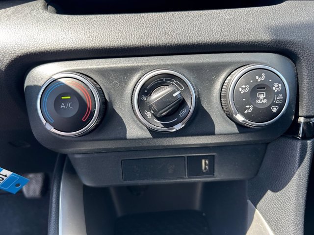 TOYOTA Yaris 1.0 trend