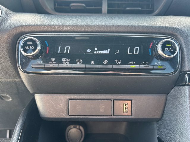 TOYOTA Yaris 1.5h lounge