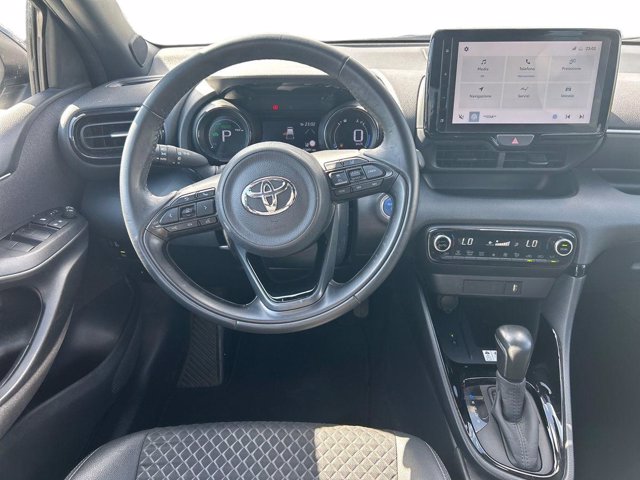 TOYOTA Yaris 1.5h lounge