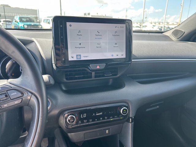 TOYOTA Yaris 1.5h lounge