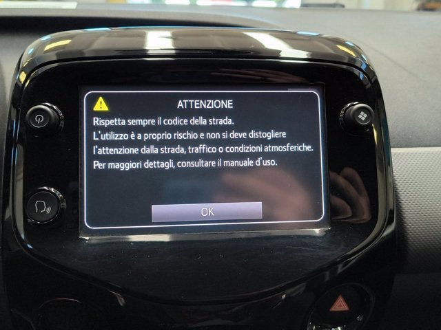 PEUGEOT 108 VTi 72 5 porte Allure