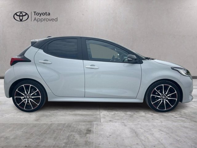 TOYOTA Yaris 1.5h gr sport