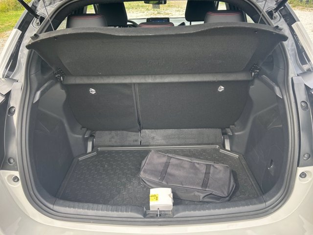 TOYOTA Yaris 1.5h gr sport