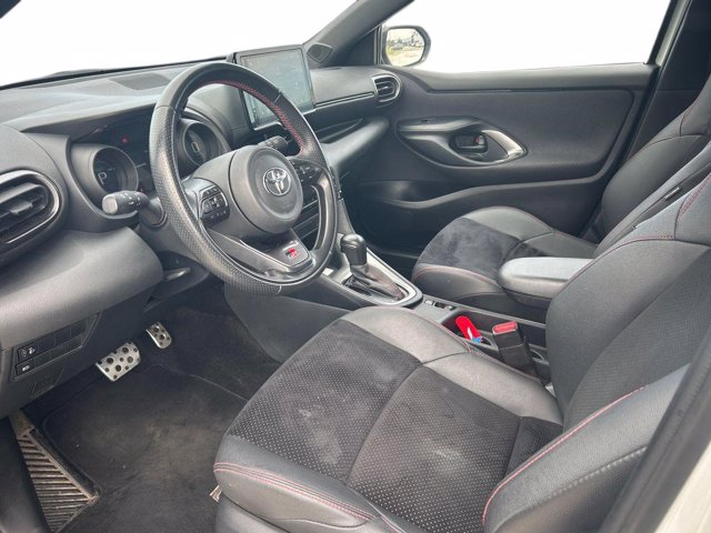 TOYOTA Yaris 1.5h gr sport