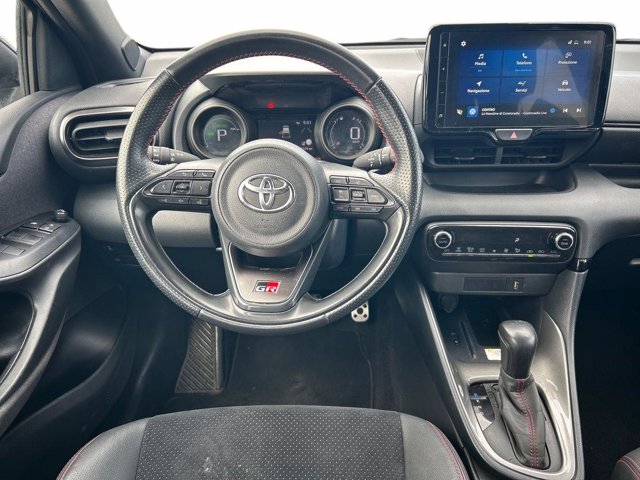 TOYOTA Yaris 1.5h gr sport