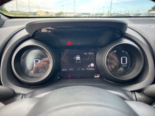 TOYOTA Yaris 1.5h gr sport