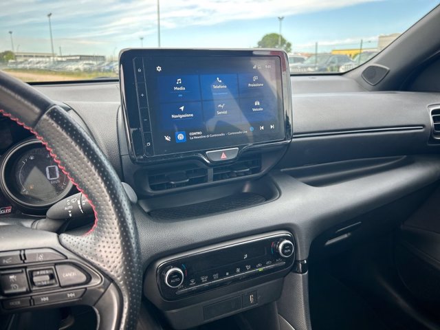 TOYOTA Yaris 1.5h gr sport
