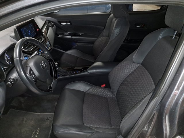 TOYOTA C-HR 2.0 Hybrid E-CVT Trend