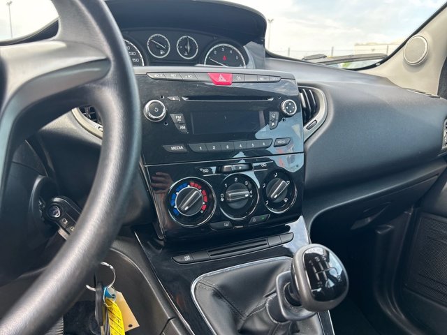LANCIA Ypsilon 1.2 8v elefantino 69cv my14