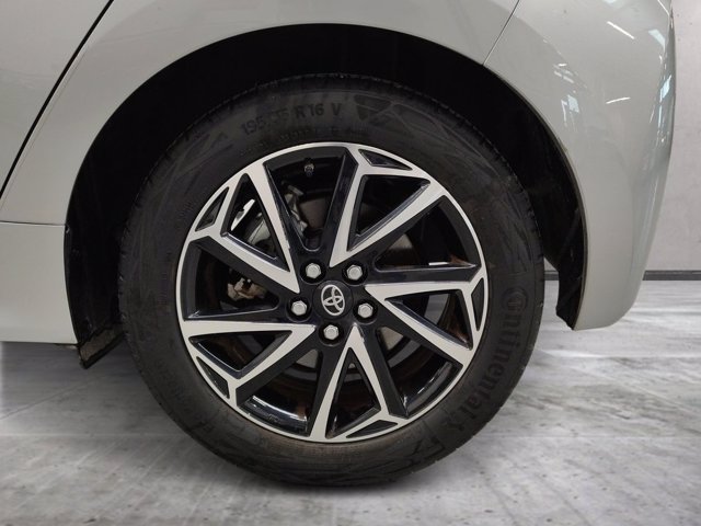 TOYOTA Yaris 1.5h style