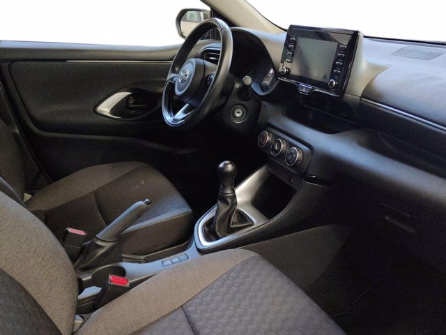 TOYOTA Yaris 1.0 active