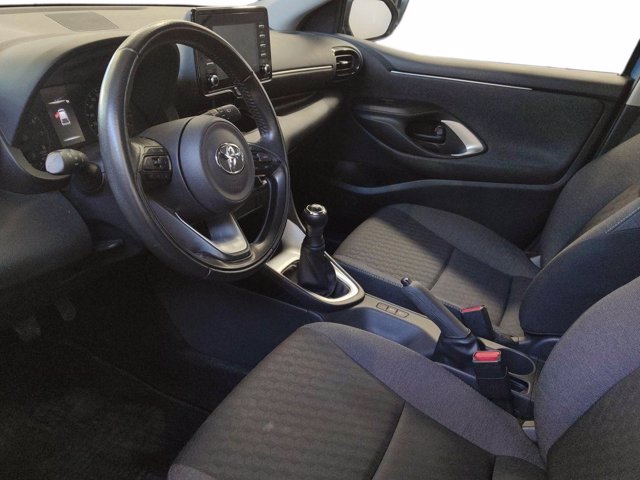 TOYOTA Yaris 1.0 active